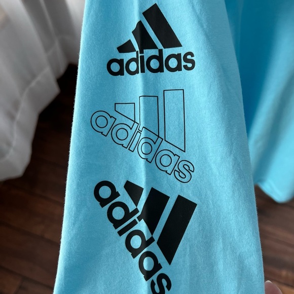 Adidas Long Sleeve Falling Badge of Sport Tee Bliss Blue Size Large NWT - Picture 3 of 11